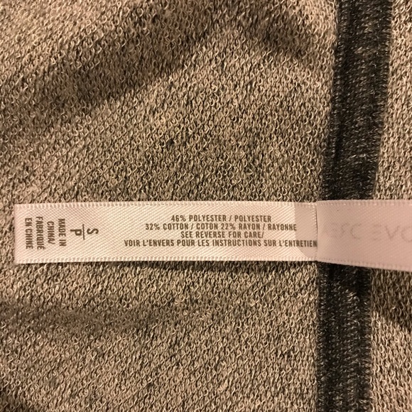 🚨2:$17/3:$24/4:$30🚨 LLD Striped Hooded Jacket - Picture 4 of 4